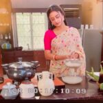 Tonni Laha Roy Instagram - When, Tonni doesn’t know how to cook well like Torsha! 🤦🏻‍♀️2nd last day being TORSHA ❣️ Torsha made me learn so many things, also, how to make jol bhora sondesh and sukto 😁😍 which Tonni never knew of 😊 Rakhi di(writer) k dhonnobadh 😄 Will miss u TORSHA ❣️ #reelvsreal #instagood #instadaily #reelsinstagram #shot #realvsreel #charecter #torsha