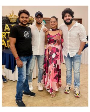 Tonni Laha Roy Instagram - College Squad 😎🤟

#friendship #collage #days #memories #squad