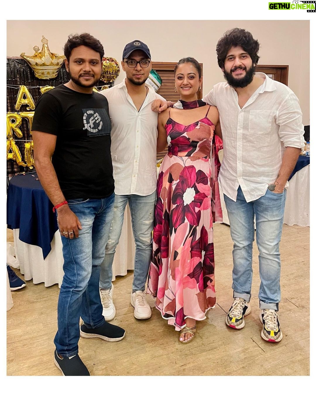 Tonni Laha Roy - 27.2K Likes - College Squad 😎🤟
#friendship #collage #days #memories #squad