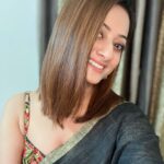 Tonni Laha Roy Instagram - Saree after haircut 🫠♥️ Swipe left if u like 😎 #haircut #saree #newlook #love #instagood