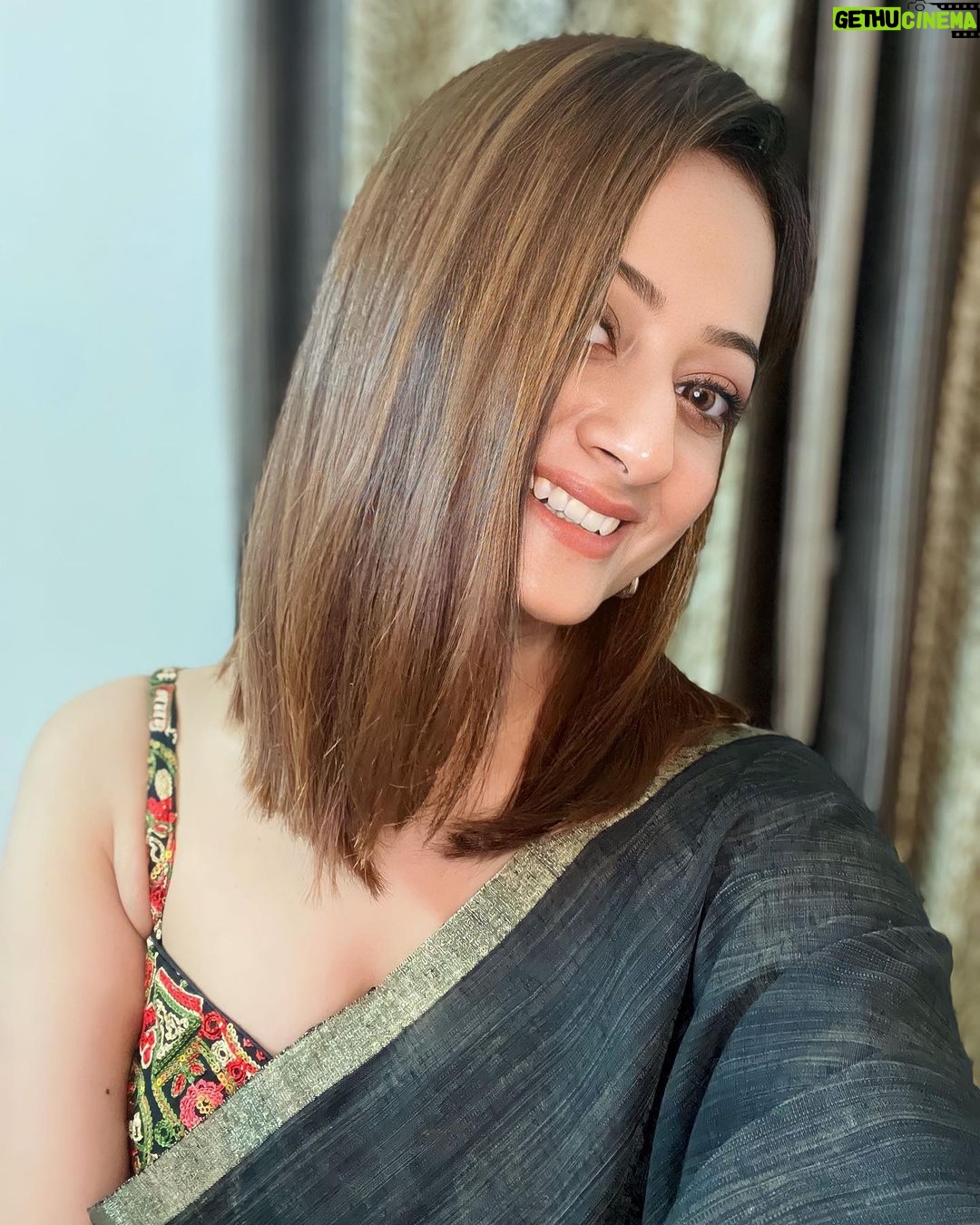 Tonni Laha Roy - 40.4K Likes - Saree after haircut 🫠♥️ Swipe left if u like 😎
#haircut #saree #newlook #love #instagood
