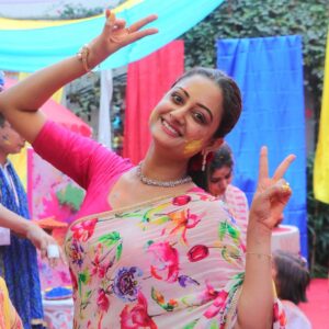 Tonni Laha Roy Instagram - Holi shoot 🌈🎨