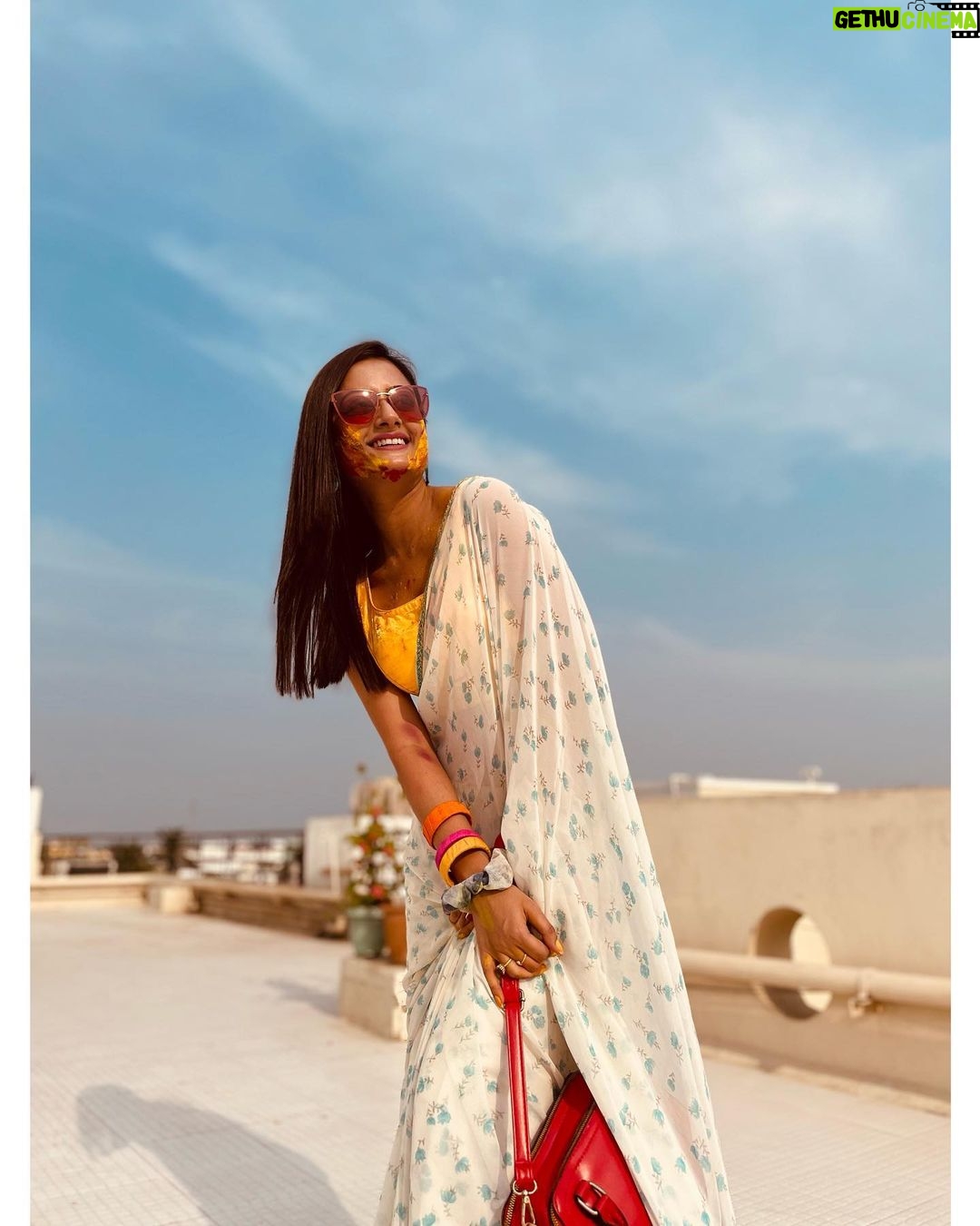 Tonni Laha Roy Instagram - শুভ দোল পূর্ণিমা 🌈 Happy Holi 🌈 💛 💜 #happyholi #subhodoljatra #festival #color #happiness #love #instagood #instamood #instalove