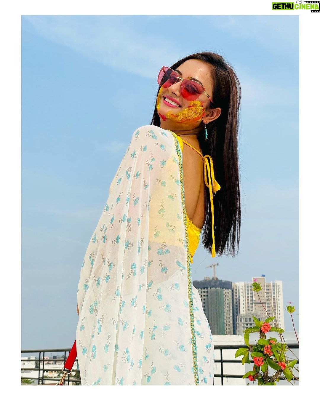Tonni Laha Roy Instagram - শুভ দোল পূর্ণিমা 🌈 Happy Holi 🌈 💛 💜 #happyholi #subhodoljatra #festival #color #happiness #love #instagood #instamood #instalove