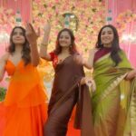 Tonni Laha Roy Instagram - #bloopers 🤭👯‍♂️💃 🎥 @pintudutta1991 #jamal #jamalkudu #song #animal #trending @iambobbydeol #love #balance #biyebari #fun #bobbydeol #ranbirkapoor #rashmikamandanna #reelsinstagram #reelitfeelit