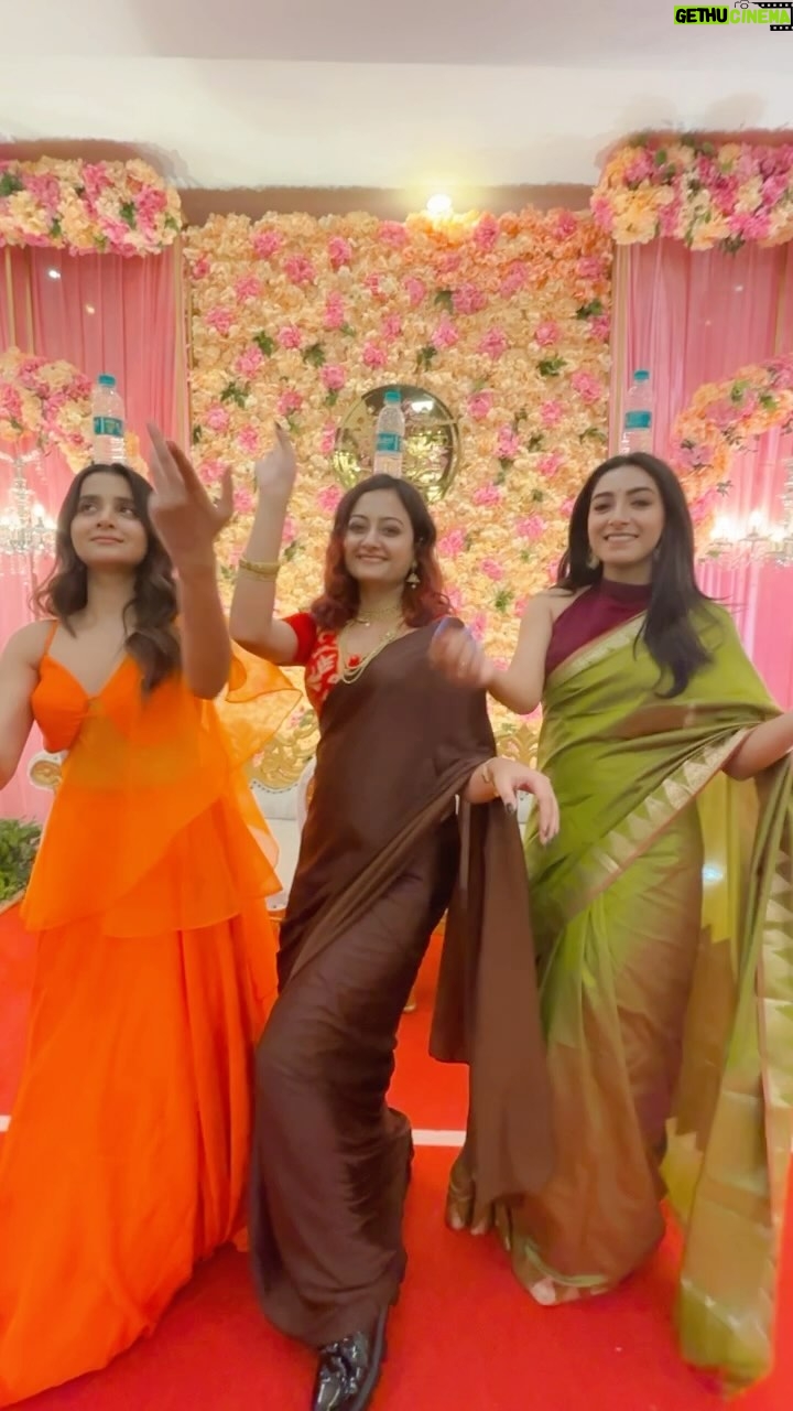 Tonni Laha Roy - 64.9K Likes - #bloopers 🤭👯♂️💃
🎥 @pintudutta1991
#jamal #jamalkudu #song #animal #trending @iambobbydeol #love #balance #biyebari #fun #bobbydeol #ranbirkapoor #rashmikamandanna #reelsinstagram #reelitfeelit