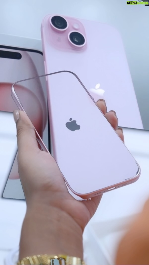 Tonni Laha Roy - 47.6K Likes - 🌸🩷My new #iphone15 🧞♀️🌸💞🧿
#iphone
#instagood
#reelsinstagram
#15
#pink
#technology
Video credit @rjduttaranjit
Shirt by @desi_bee_by_tadrishee_ghosh