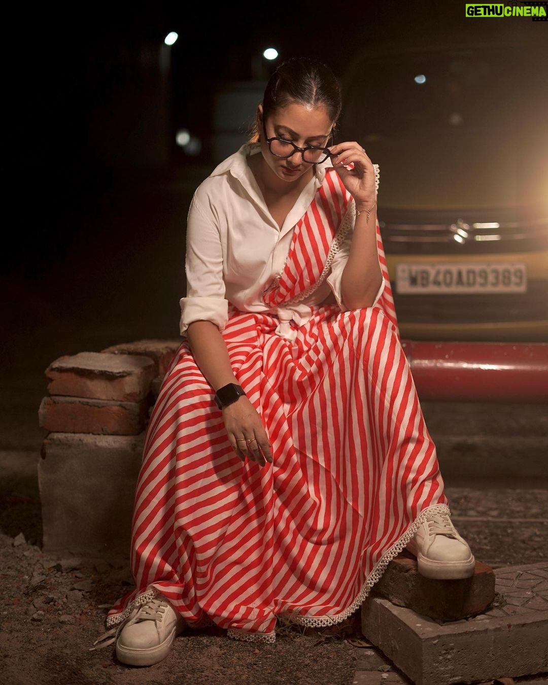Tonni Laha Roy Instagram - Saree by🥻 @desi_bee_by_tadrishee_ghosh 📸 @rjduttaranjit To order Dm @desi_bee_by_tadrishee_ghosh / @tadrishee #saree #newarrivals #pujo #instagram #instagood #instadaily #instafashion #indian #indowestern #love #collection #pujocollection #photography #photooftheday #picoftheday