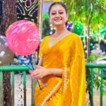 Tonni Laha Roy Instagram - নবমির ছবি 💛🌟 #duggadugga #durgapuja Saree @desi_bee_by_tadrishee_ghosh