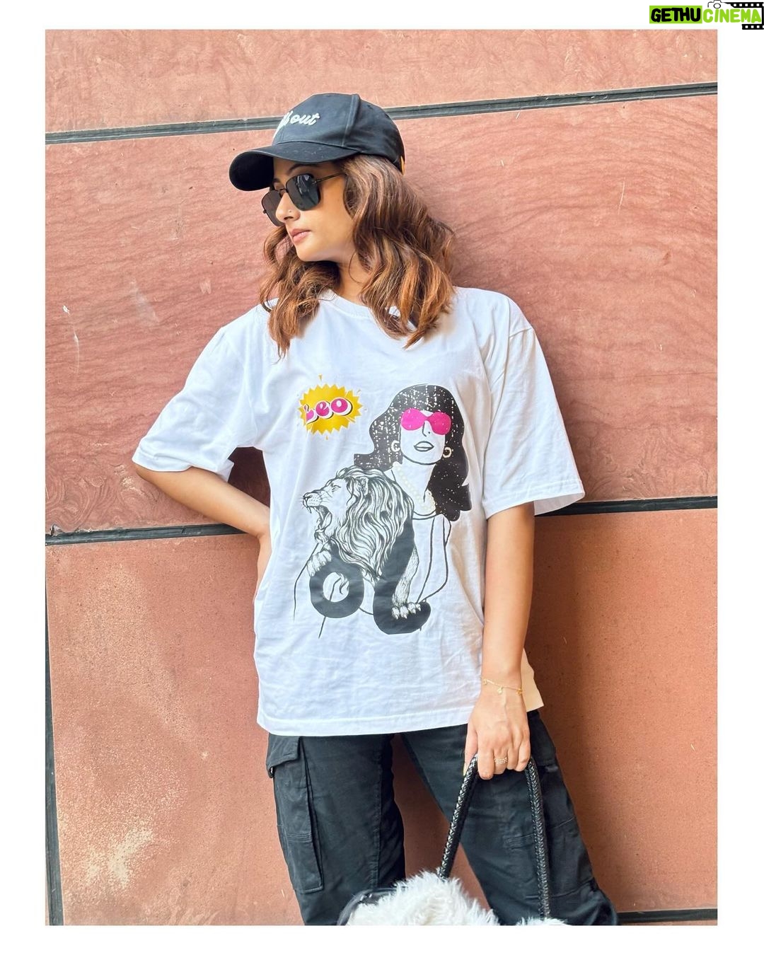Tonni Laha Roy Instagram - Got my ๐๐ฎ๐ธ ๐-๐ค๐๐๐ฃ๐ฅ๐ฆ๐๐บ ๐ก๐ฐ๐ฅ๐ช๐ข๐ค โ๏ธ๐ฆ Swipe left ๐คซ Whatโs your ๐ฉ๐ธ๐ญ๐ฒ๐ช๐ฌ ๐ผ๐ฒ๐ฐ๐ท ? Order yours ๐ @desi_bee_by_tadrishee_ghosh #instafashion #instagood #instagram #tshirts #leo #zodiac #zodiacsigns #zodiactshirt #getyours #love #tonnilaharoy #blackandwhite #cotton #purecotton
