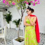Tonni Laha Roy Instagram - 🌸 Beautiful floral dress🌸Get pujo ready with @desi_bee_by_tadrishee_ghosh 👗🌸💚🩷 #pujowear #ethnic #indowestern #gown #instagood #instafashion #photooftheday