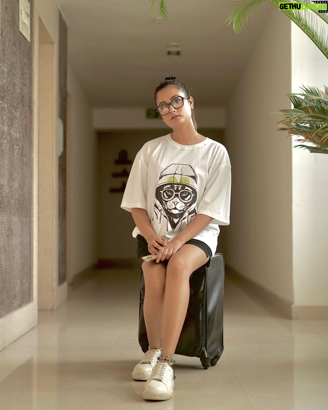 Tonni Laha Roy Instagram - Customised Digital tshirts available on @desi_bee_by_tadrishee_ghosh . πππ πͺπ£π π’ππ©ππ©π π Swipe left ππ» Order yours now πΈπ€ #desibee #customised #tshirts #hakunamatata #instagood #picoftheday #ordernow #photography @ar.photography2000 #fashion #oversized #style