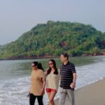 Tridha Choudhury Instagram - With you two by my side The Chaotic world seems to be perfectly fine 🍀 #parentsofinstagram #parentslove #beachdayeveryday #beachlove #sunriseoftheday #sunriselove