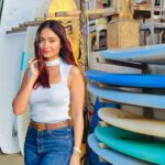 Tridha Choudhury Instagram - That golden hour glow 🩵 #goldenhourphotography #goldenhourportraits #goadiaries #goabeach #beachdays