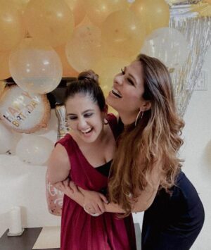 Tunisha Sharma Instagram - Happy Birthday Queen!👸🏻 @kanansharrma✨🥂
#birthdayglam💕