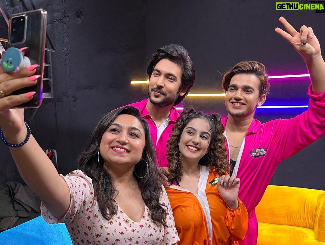 Tunisha Sharma Instagram - Had a blast yesterday at #TheIndianGameShow ✨ Congratulations @bharti.laughterqueen @haarshlimbachiyaa30 for the show! 🌹 Keep shining always!
