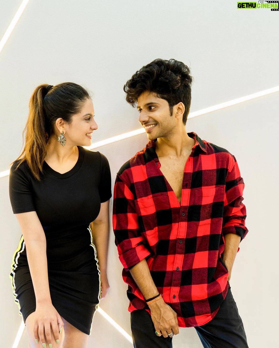 Tunisha Sharma Instagram - Dropping new video tomorrow on @prateeksinghal17 YouTube Channel at 12 pm ππΌβ¨ Till then Stay tuned and Subscribe to his YouTube Channel! Choreography: @prateeksinghal17 Dop: @mohitpanwarofficial Studio: @ukiyostudio.in