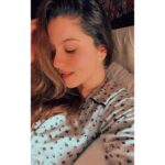 Tunisha Sharma Instagram - When life takes you to the dark, grab the courage to shine like the stars🌌 #goodnightpeeps✨