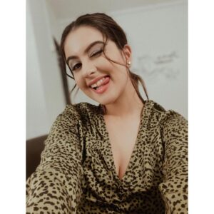 Tunisha Sharma Instagram - A smiling heart destroys nothing.✨