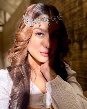 Tunisha Sharma Instagram - Chaanv hai kabhi, kabhi hai dhoop zindagi…