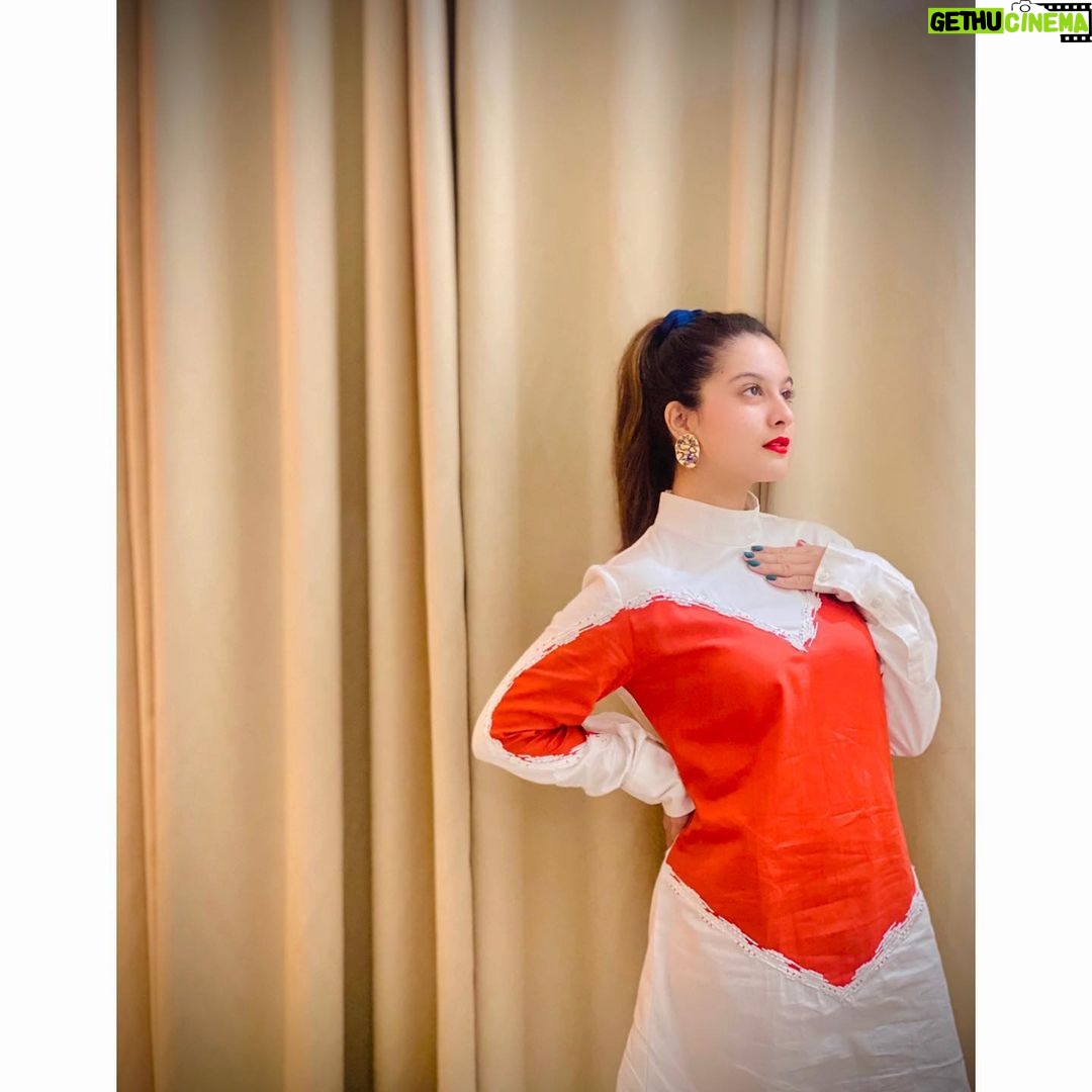 Tunisha Sharma Instagram - Look flawless in this stylish shirt which is all about love with @labelshian ♥️