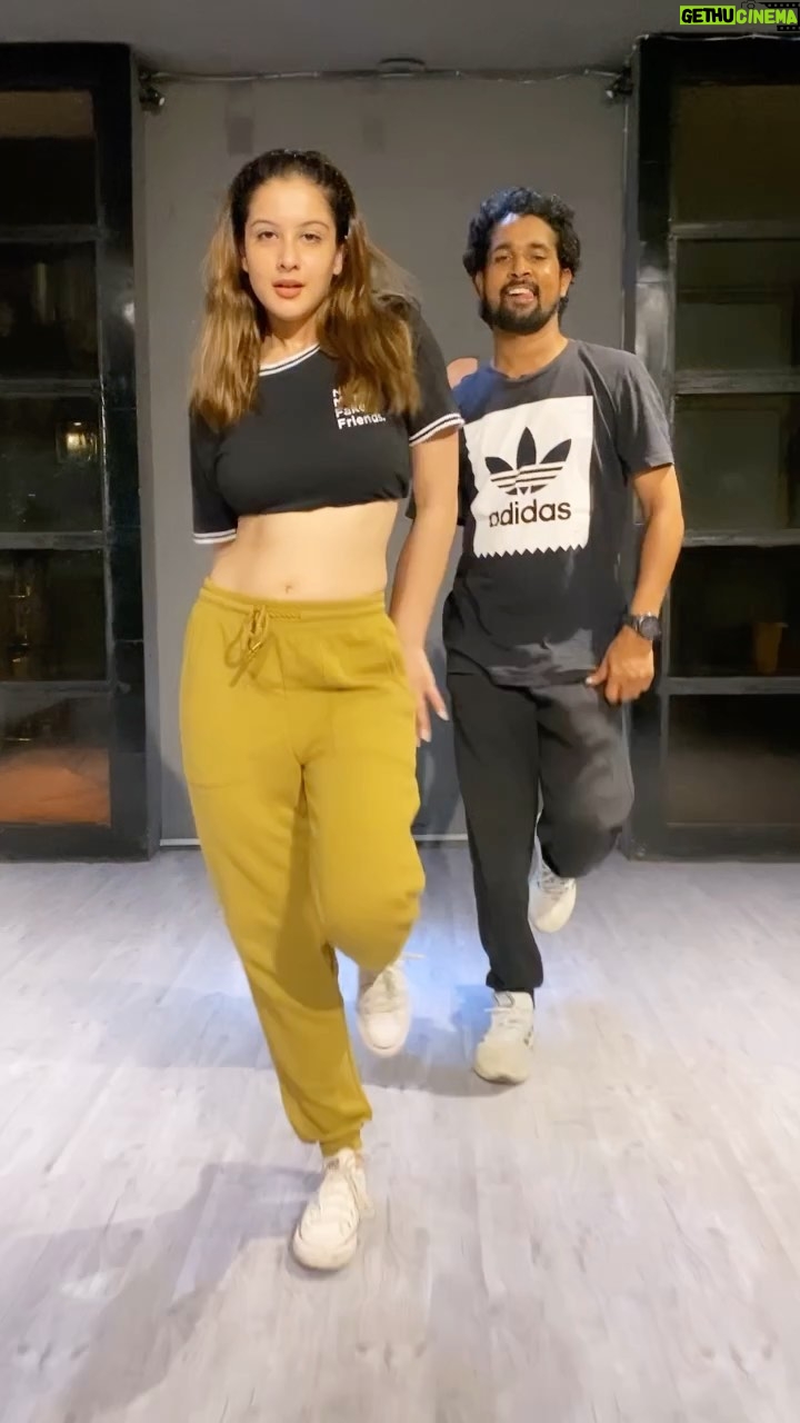 Tunisha Sharma Instagram - @thedanceunity @aryan.suryavanshi Its here...🤍 #piyamorebholebhole