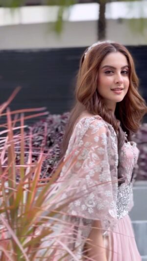 Tunisha Sharma Instagram - #ShehzadiMariam❤️✨
•
•
•
#reelitfeelit #trending #viral #reels #explore #foryou #mariam #alibabadaastanekabul #sonysab #television #actor #trendingsong #bts #slomo #tunisha #lookoftheday