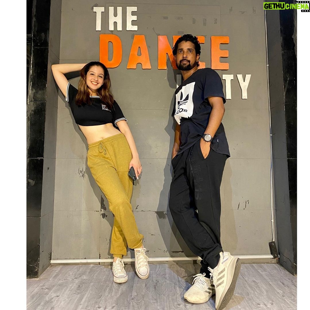 Tunisha Sharma Instagram - Video coming soon...🖤 @aryan.suryavanshi @thedanceunity