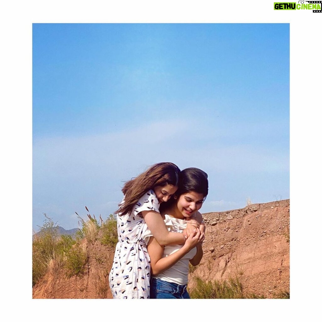 Tunisha Sharma Instagram - Happy Birthday BestFriend!♥️👯‍♀️ #HerNineteenth🎢 @shreya.362