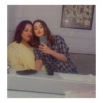 Tunisha Sharma Instagram - I feel blessed that my mother still comes with me on the shoots every single time even if its her birthday ! We’re gonna celebrate her birthday on the set today!!🌈