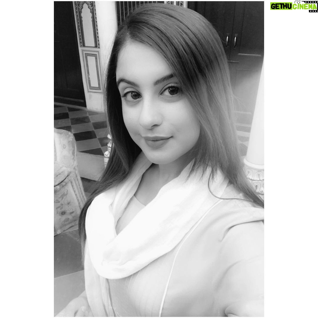 Tunisha Sharma Instagram - Happy Sunday!♥️