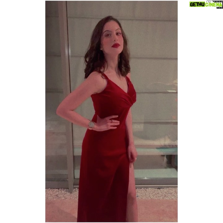 Tunisha Sharma Instagram - The best is yet to come. #HappyNewYear♥️🥂