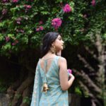 Tunisha Sharma Instagram - Dhale sooraj ta charhdi aa lor ve, tere pind wallon udd de ne mor ve 🦚 Wearing: @shauryasanadhyalabel 🌸