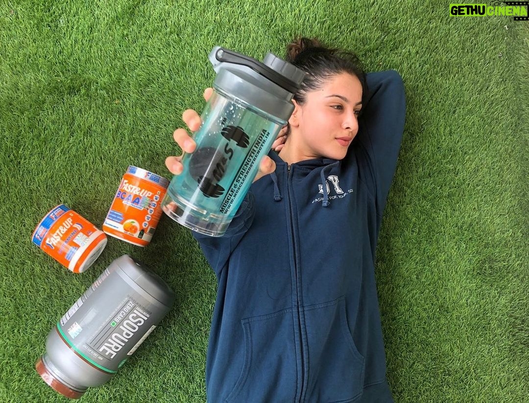 Tunisha Sharma Instagram - Just purchased my supplements from @muscleandstrengthindiaofficial . One stop shop for all genuine & verified supplement needed to build a good immunity with your workouts. Details below! π― Stay fit & Stay Healthy! πͺ With @kanwardhillon_ for @muscleandstrengthindiaofficial π₯ Website: https://www.muscleandstrength.in For Franchise queries please call or WhatsApp at +91 870-0979599