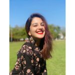 Tunisha Sharma Instagram - A little surprise..❤️ Eeeeeeee😬 #My8MonthsBracesJourney #FinallyGotThemOff🙌🏻 @vanitasharma1402 we did it mamma!😙
