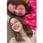 Tunisha Sharma Instagram - A little surprise..❤️ Eeeeeeee😬 #My8MonthsBracesJourney #FinallyGotThemOff🙌🏻 @vanitasharma1402 we did it mamma!😙