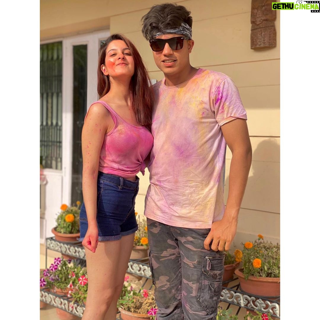 Tunisha Sharma Instagram - Celebrated colours, love and friendships♥️ #happyholi🌈🔫🎨
