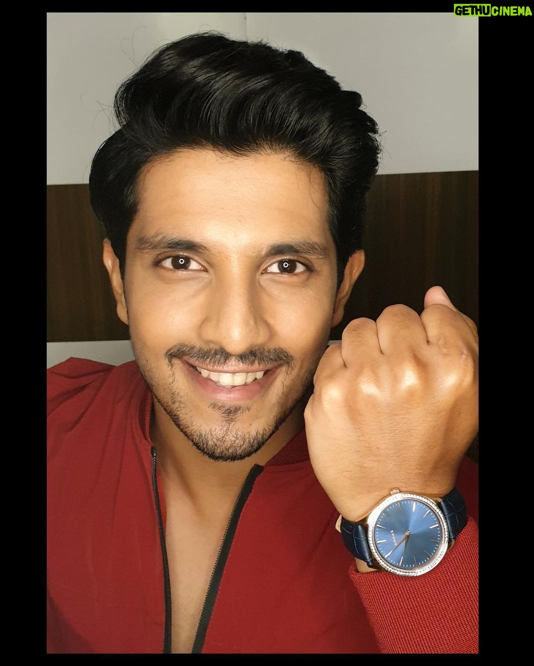 Tunisha Sharma Instagram - The Valorous Classic Collection by @audaxwatches is one of the world's most valuable watches as it comes with a lifetime exchange value of 40%. The watch features 86 real lab-grown diamonds certified by the European Gemological Institute. This super luxury item is available for your grab at a 25% off before it runs out of stock. Go check them out! With @kanwardhillon_ for @audaxwatches