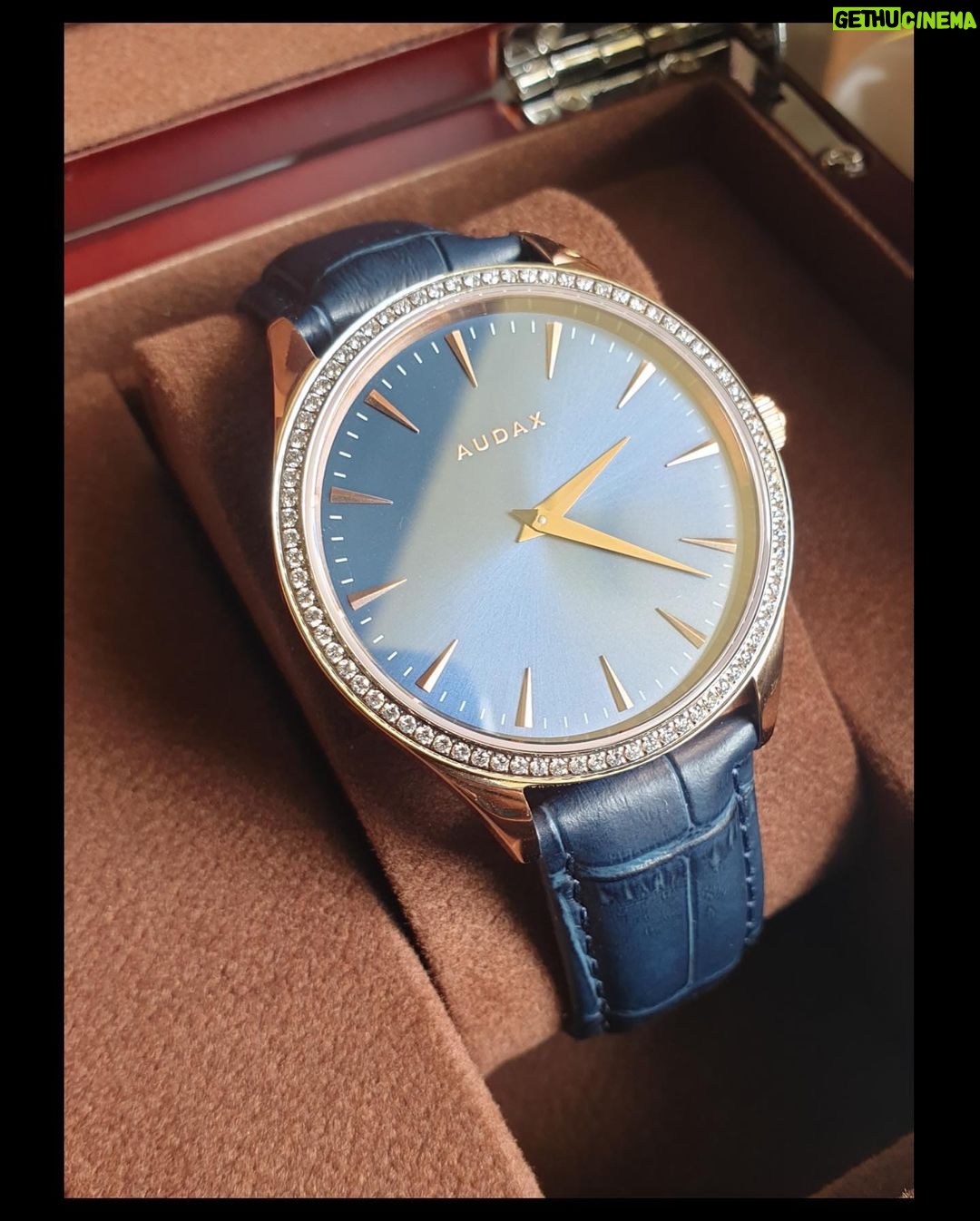 Tunisha Sharma Instagram - The Valorous Classic Collection by @audaxwatches is one of the world's most valuable watches as it comes with a lifetime exchange value of 40%. The watch features 86 real lab-grown diamonds certified by the European Gemological Institute. This super luxury item is available for your grab at a 25% off before it runs out of stock. Go check them out! With @kanwardhillon_ for @audaxwatches