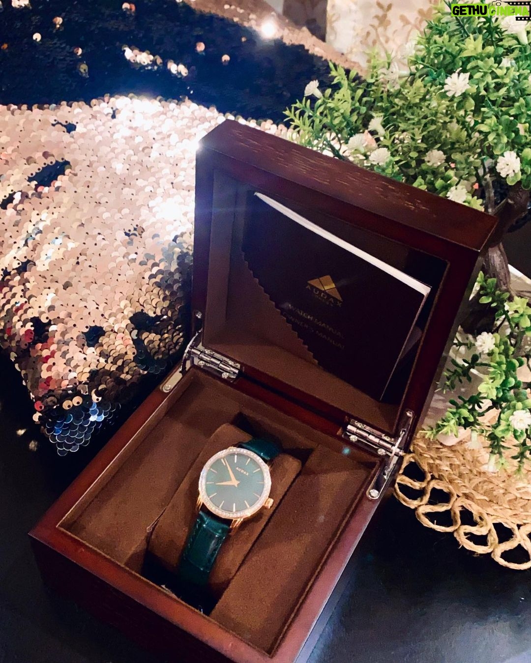 Tunisha Sharma Instagram - The Valorous Classic Collection by @audaxwatches is one of the world's most valuable watches as it comes with a lifetime exchange value of 40%. The watch features 86 real lab-grown diamonds certified by the European Gemological Institute. This super luxury item is available for your grab at a 25% off before it runs out of stock. Go check them out! With @kanwardhillon_ for @audaxwatches