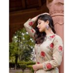 Tunisha Sharma Instagram - 🌺 Jewellery: @retrend_jewels ✨ 📸: @hervegagoals 🌻