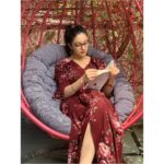 Tunisha Sharma Instagram - What are you reading this weekend?🤓