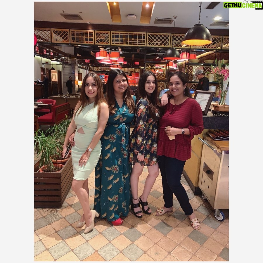 Tunisha Sharma Instagram - Beyond the crowds and city lights❤️🕊 @riittiikkaa @baanikaurrr @shubhangi.m💫 Kylin Chandigarh
