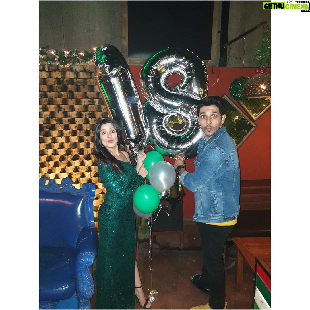 Tunisha Sharma Instagram - Birthdays are incomplete without the ones that love and care for you.🌟❤️