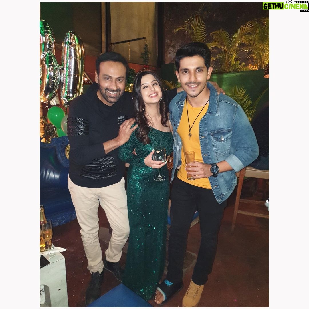 Tunisha Sharma Instagram - Birthdays are incomplete without the ones that love and care for you.🌟❤️