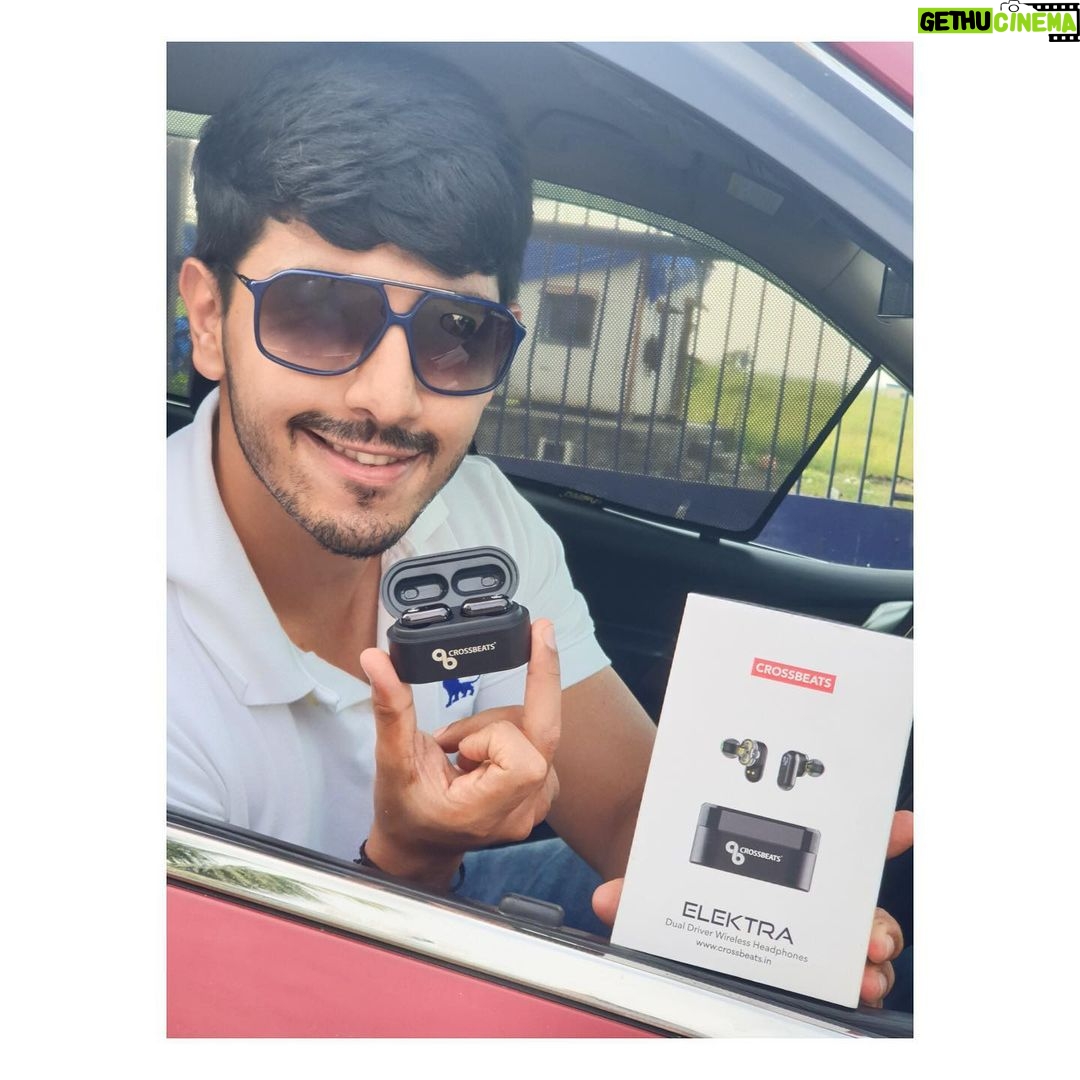 Tunisha Sharma Instagram - Thank you @crossbeatsind for the amazing earbuds..Loved it! ❤️ P.s @kanwardhilon Mere headphones better hain..🙇🏻♀️🤪 Mumbai, Maharashtra