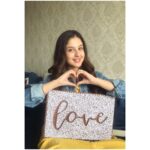 Tunisha Sharma Instagram - Thank you @theknottythreads for sending these lovely hand-made string arts 🧵 Totally loving them❤️