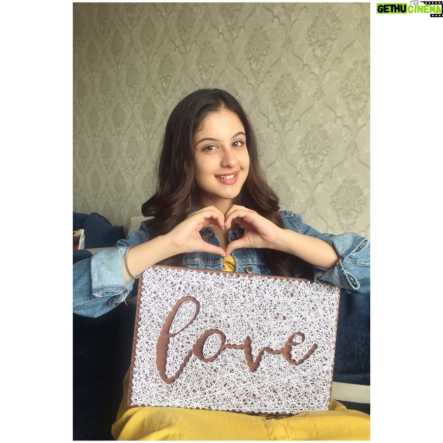 Tunisha Sharma Instagram - Thank you @theknottythreads for sending these lovely hand-made string arts 🧵 Totally loving them❤️