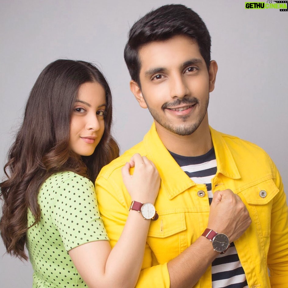 Tunisha Sharma Instagram - With @kanwardhilon for @danielwellington, End of Season offer at @danielwellington . Enjoy a 50% off on a bracelet when purchased with a watch. Combine it with my 15% discount code " DWXTUNISHA " on the website or DW stores. #danielwellington #dwindia •