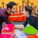 Tunisha Sharma Instagram - So this ones for my bachiii @theabhisheknigam and my bachaaa @_tunisha.sharma_ great song and awesome chemistry… go watch it guys. Cheers • • • • #reels #reelitfeelit #reelkarofeelkaro #heeriye #abhisheknigam #tunishasharma #abhidutt #blivemusic #latesmusic #lovesongs #abhisheksharma #abhikifam
